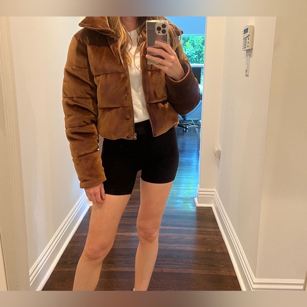 Alo Ribbed Velour Cropped Puffer Jacket - XS - Cinnamon Brown